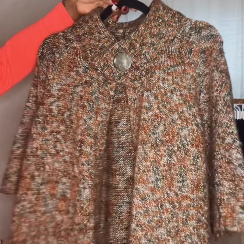 Vintage swing sweater with snap closure